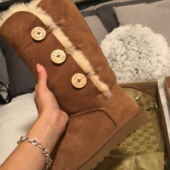 Bailey Triple Chest (Long tan button-up Ugg boots) - Picture 2 of 4